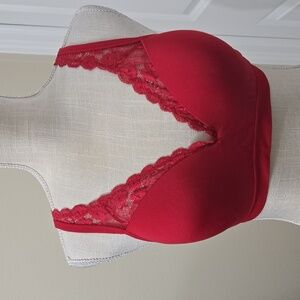 Beautiful Ambrielle Red Lace Trim Padded Bra Sz XL. NEVER BEEN WORN & No Wires
